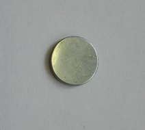 Magnet zašívací vel. 18