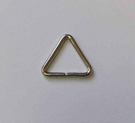 Trojúhelník nesv. 2,5x20mm ponikl