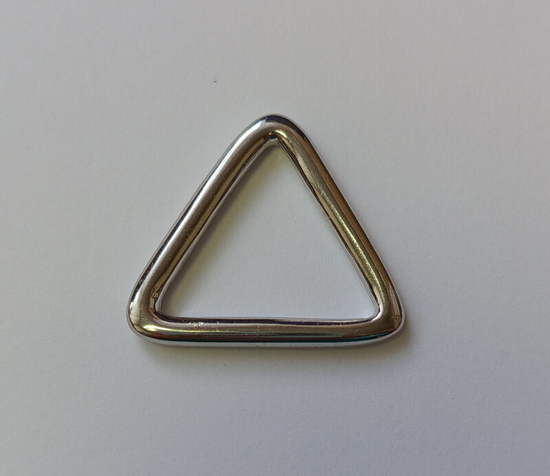 Trojúhelník litý 3,5x25mm ponikl