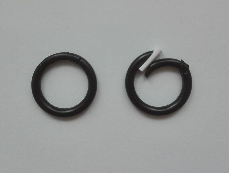 Kroužek otvírací vel. 32 pr. drátu 6mm černý