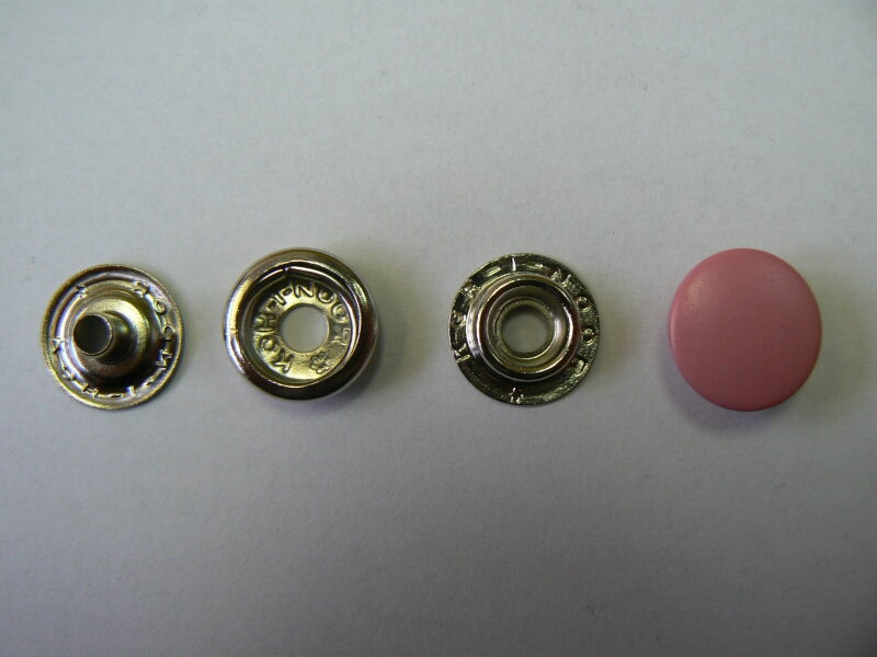 Knoflik stiskací AM 6/15 sv.růžová RAL 1974