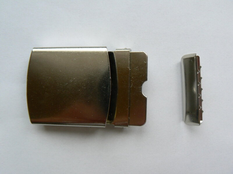 Přezka samosvorná vel. 30 ponikl