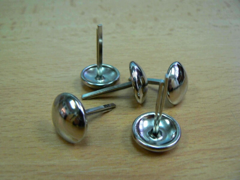 Čalounický hřebík dvojnožkový d18 L20 ponikl